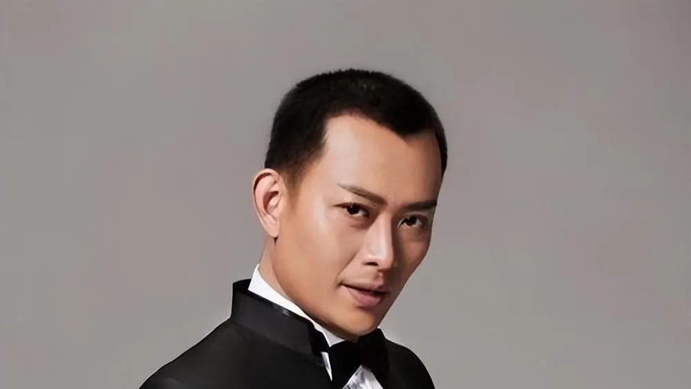 他曾拒琼瑶四次，不接受前妻丁克，后娶小12岁妻子，如今却成网红