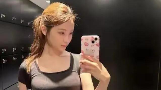 恋情扑朔迷离，情人节单身宣言，TVB小花叶蒨文玩真的吗？