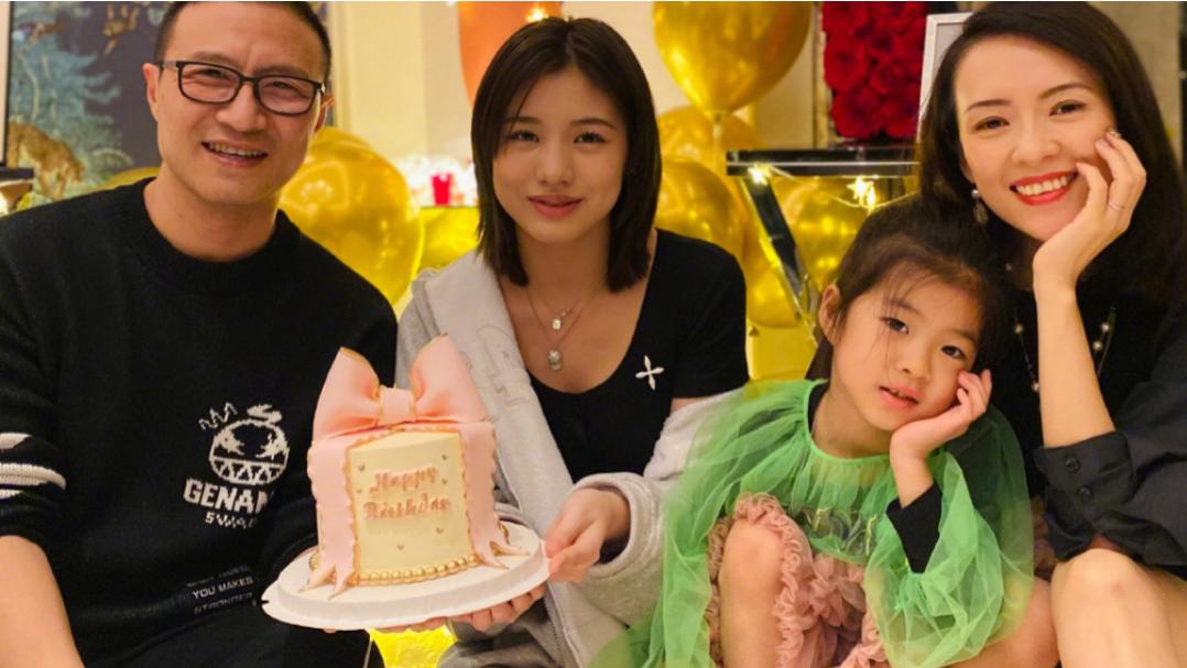 同样是汪峰基因，把章子怡女儿和葛荟婕女儿一对比，差距一目了然