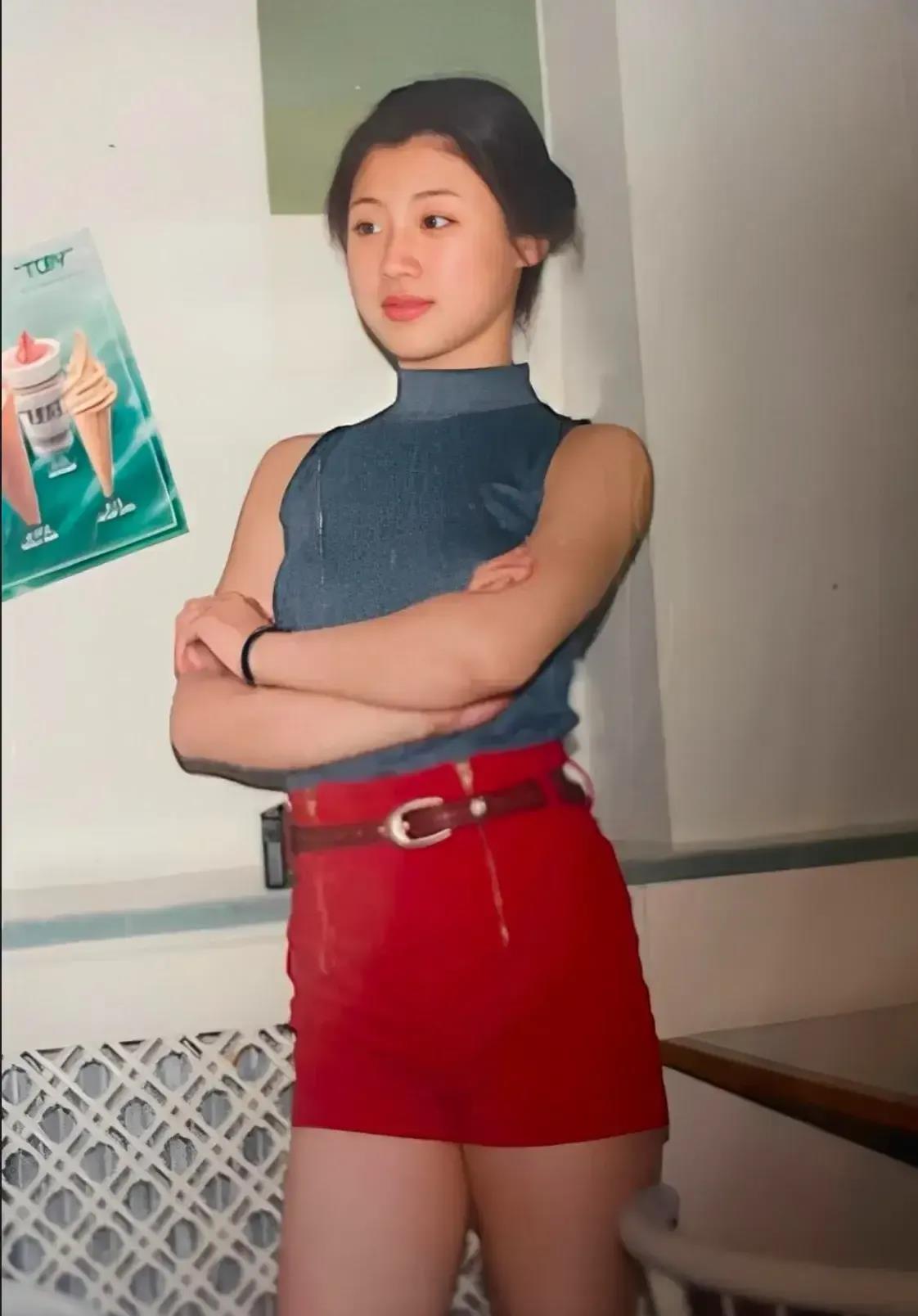 这张照片拍摄于1996年，北京市石景山区热电厂领导的女儿考上了复旦大学，全家非常