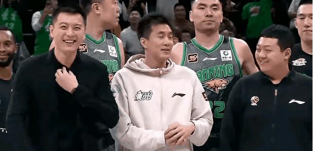 一直有个别伪球迷造谣，辽宁男篮主教练杨鸣和郭艾伦关系不合，这次郭艾伦回到辽宁男篮