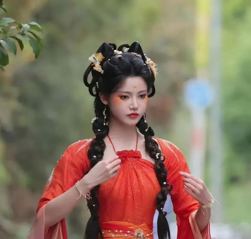 现在古装剧为了博眼球 连肚兜都可以外穿了？