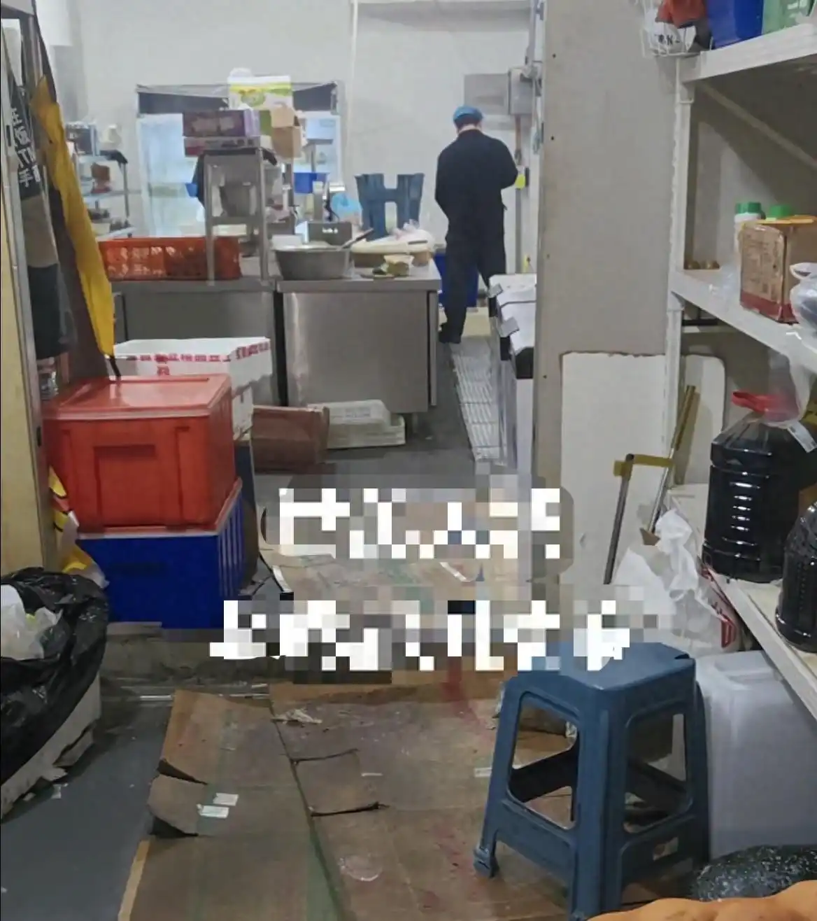 济南川菜外卖店卫生疑云：店员厨房小便事件调查，店内负责人表示，“网传小便一事不存在，没有这回事。”