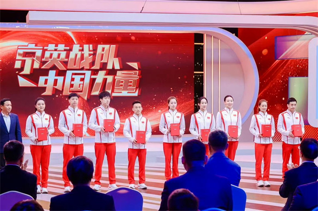 根据媒体透露，8月21日，在北京广播电视台致敬奥运健儿的特别节目中，活动现场，北