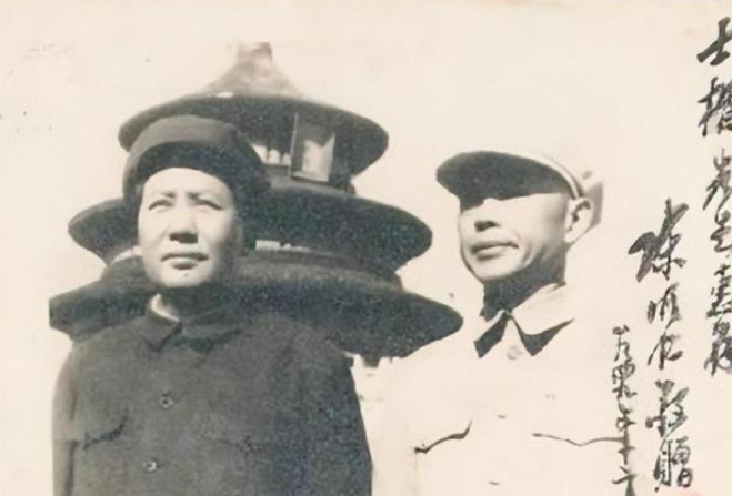 陈明仁：孤勇守四平，北平见朱总，终得新归宿