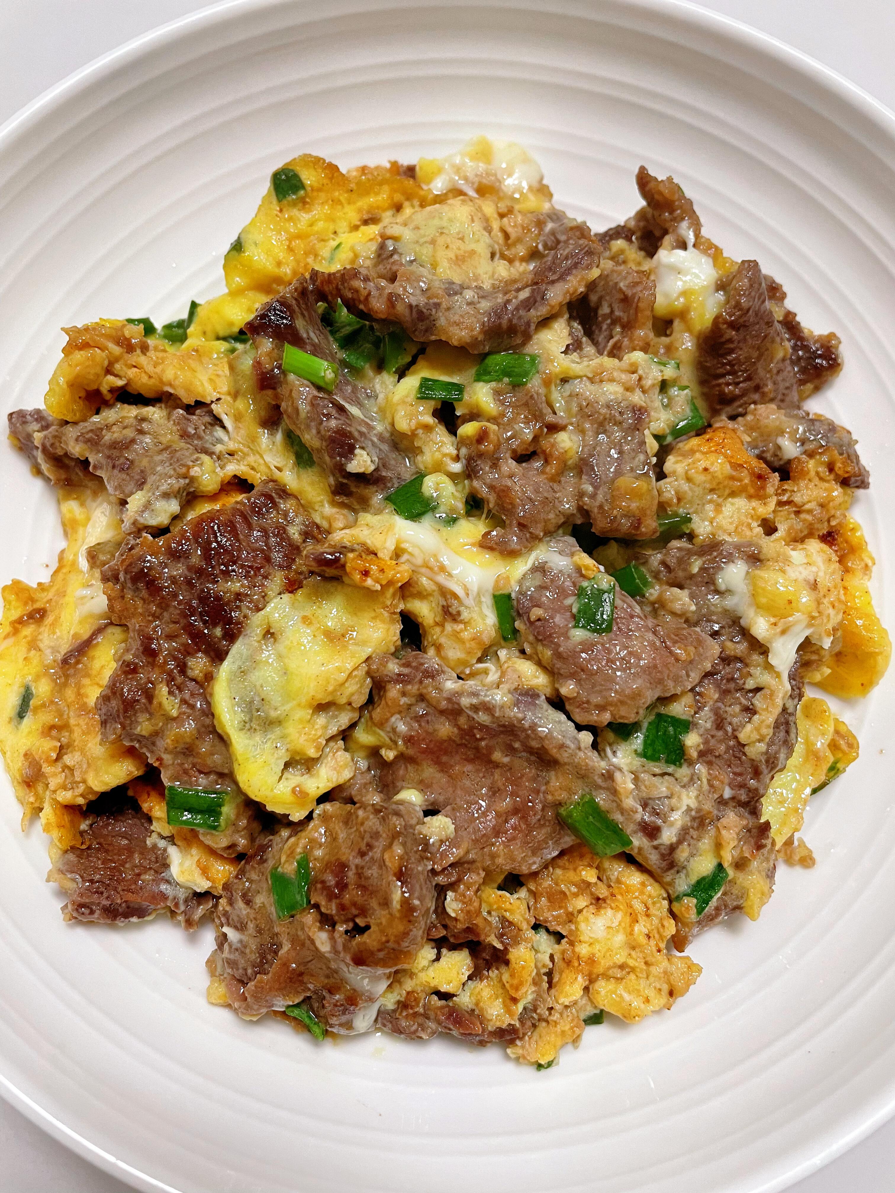 超级好吃下饭的家常菜，牛肉滑蛋！！

腌制入味的牛肉搭配嫩滑的鸡蛋，高蛋白营养全