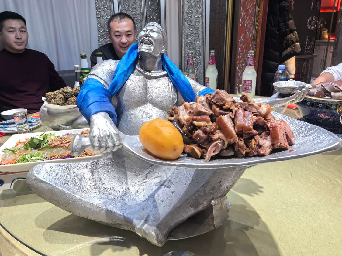 一般体格的服务员搬不动