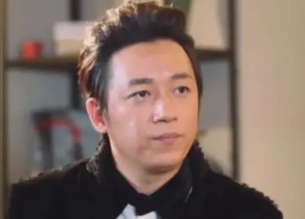 潘粤明离婚后翻红，主持人问他：“你还希望遇到董洁吗？”潘粤明沉默了片刻：“我不知