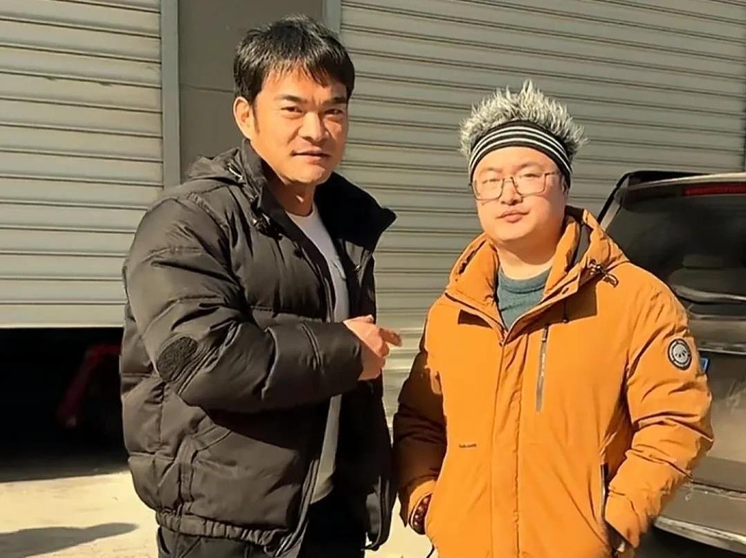 李维刚的粉丝，终于破了千万大关，可打假他的周公子却破防了。
按道理说，和灰烬松哥