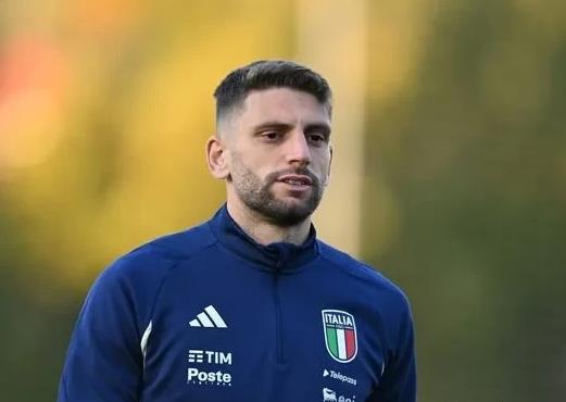 小因扎吉喜欢贝拉尔迪！国际米兰跟队记者比亚辛再次谈到了萨索洛球员贝拉尔迪，他说如