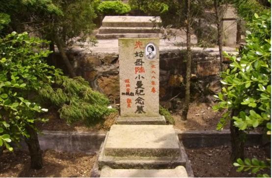1965年，陆小曼在上海去世。去世前，她告诉好友赵清阁，说：自己想和徐志摩葬在一