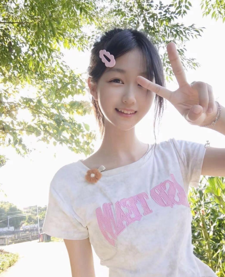 小时候的眼里光好亮
