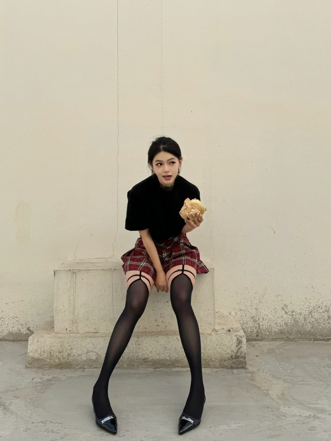 要来一口我的美味肉堡吗？