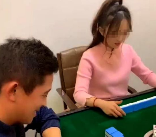 江苏无锡。女子打麻将欠下10000多元赌债还不上，遂提出肉偿，三人见女子漂亮同意