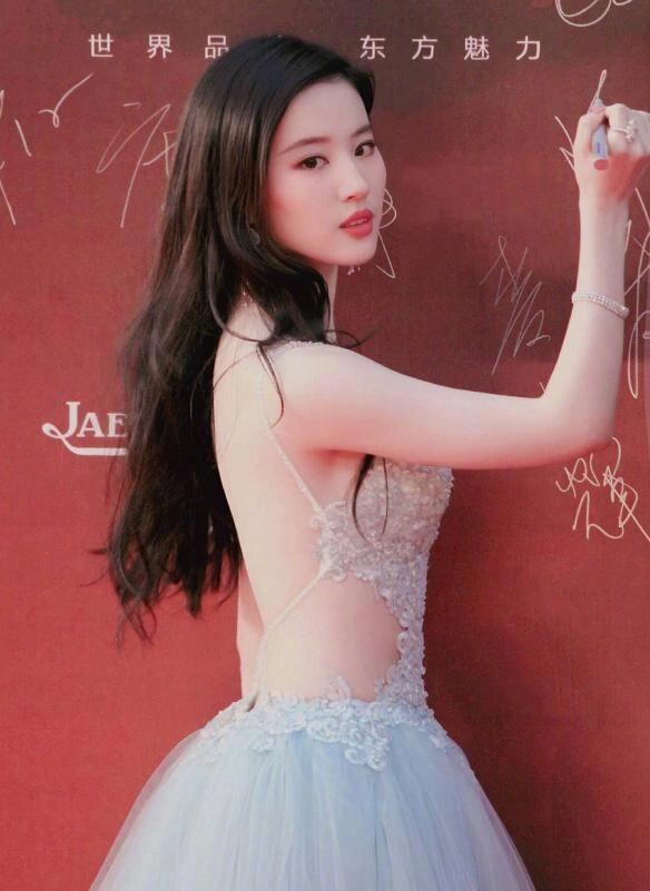刘亦菲，一位华语影视女演员及歌手