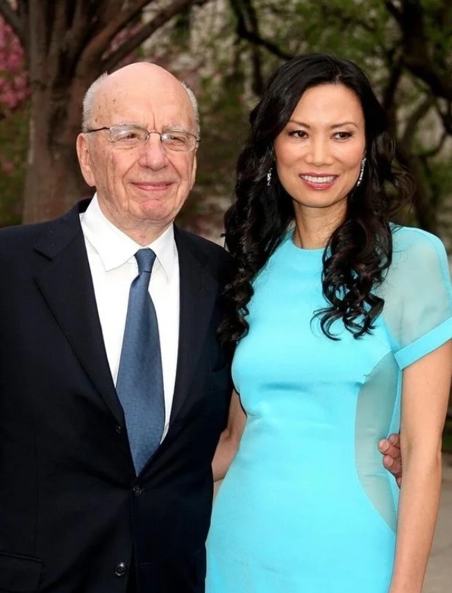 你怎么看待邓文迪和她的成功之道？