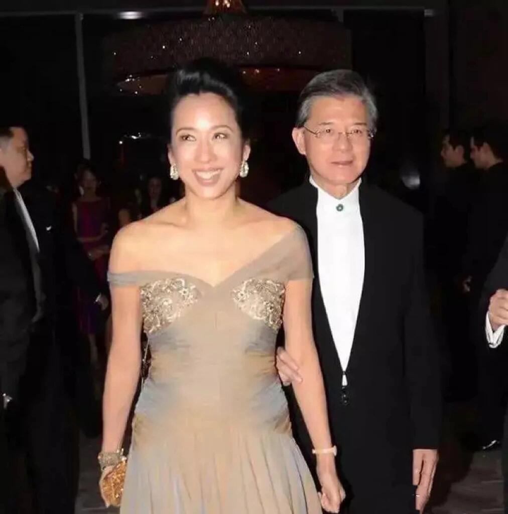 朱玲玲：两次婚姻净身出户