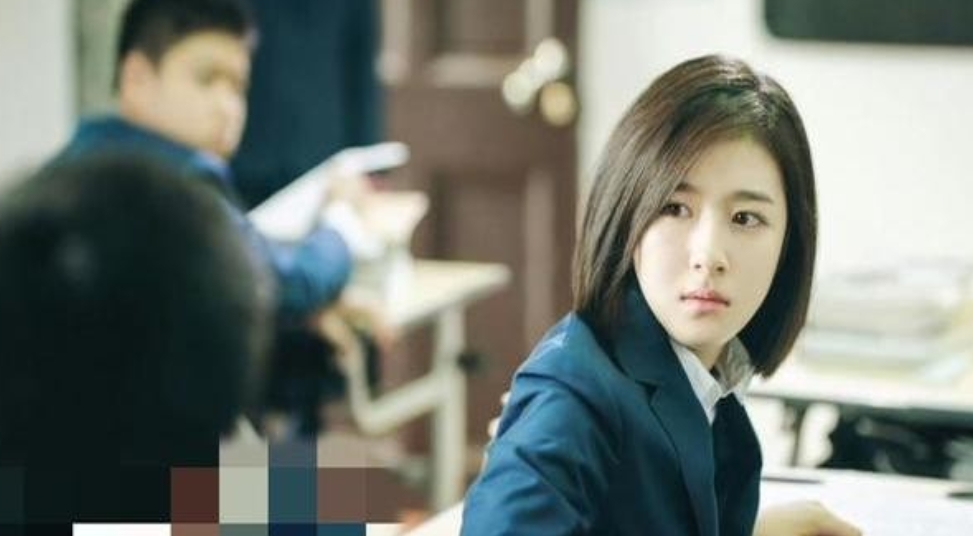 李兰迪成为首个出演亦舒改编剧的95后女演员，引发广泛关注。作为大流量与颜值竞争激