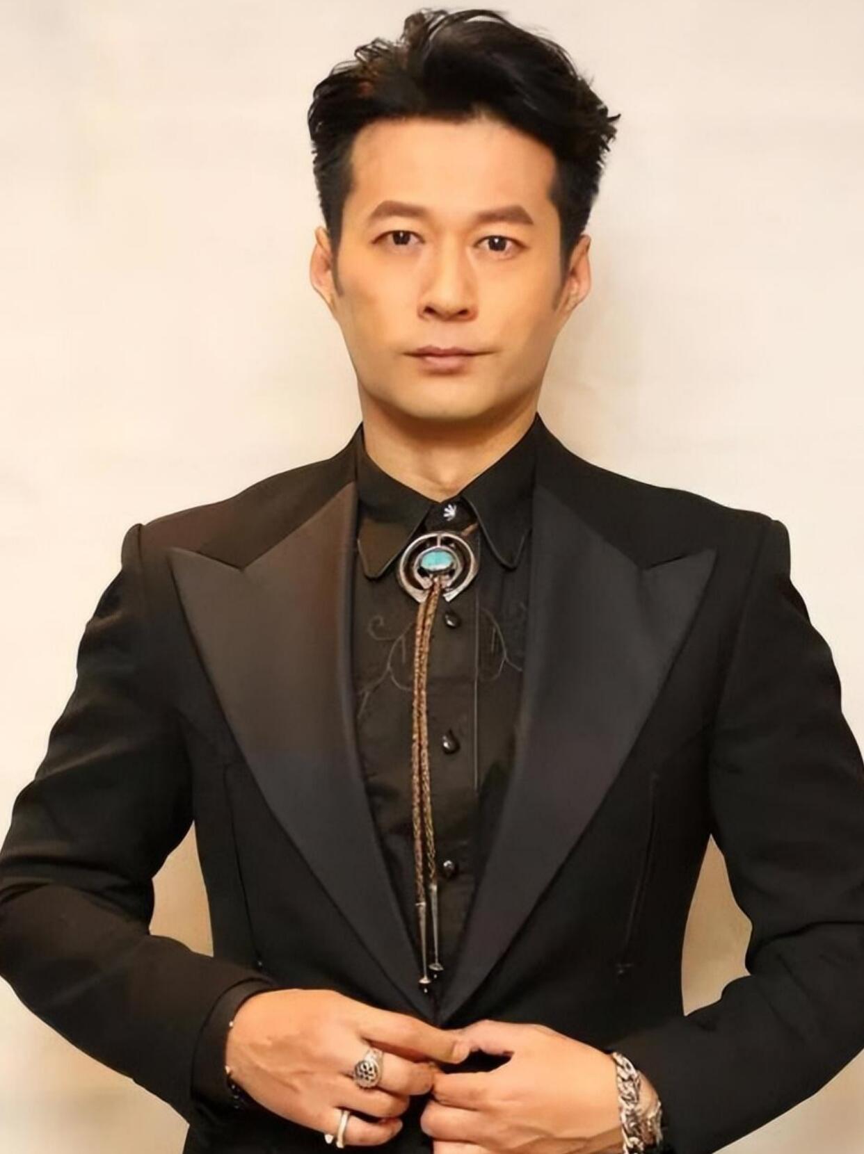 演员谭凯：52岁还未婚，他后悔了吗