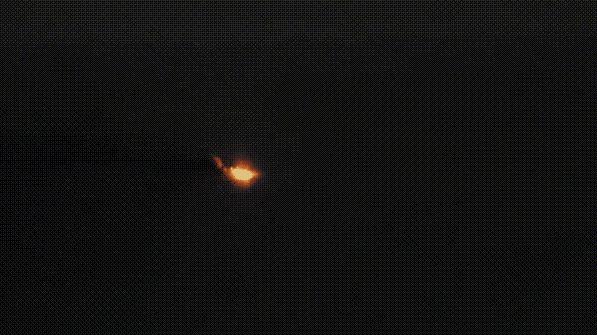 俄罗斯黑海舰队又遇袭了！
这次是遭到来自乌克兰无人艇的攻击，乌军特种部队趁着夜色