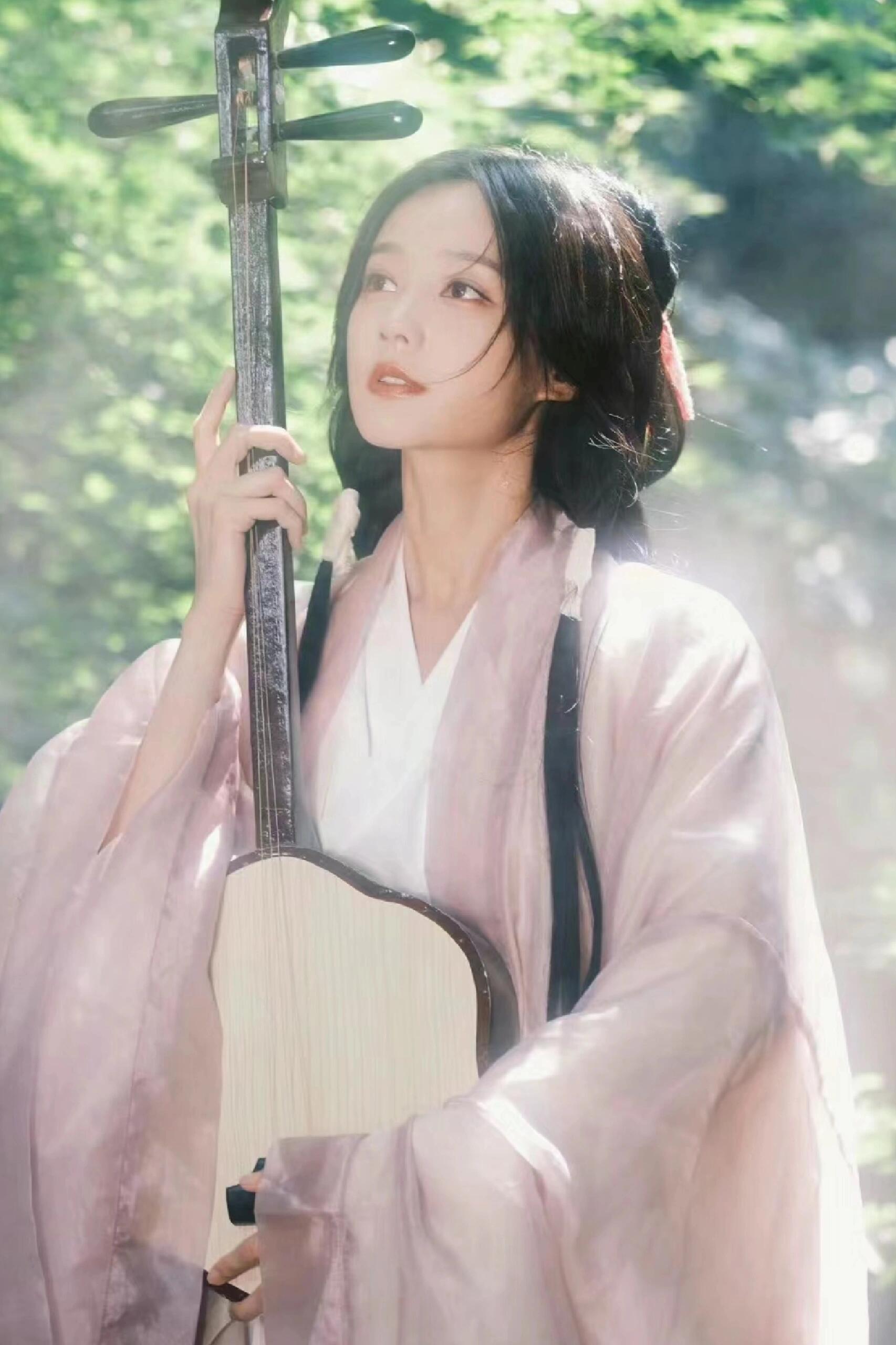 李一桐——风韵独特