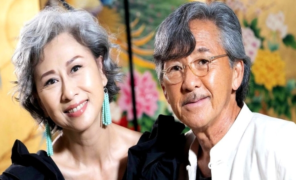 港乐真正的大魔王其实是林子祥。很多人觉得是张国荣。

小时候我不懂。现在也不明白