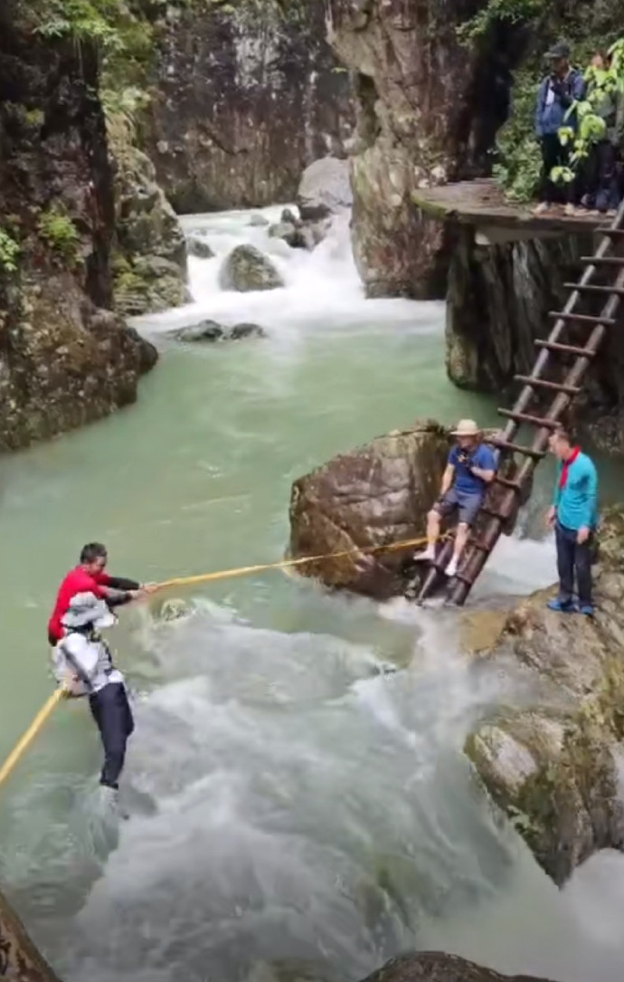 【致命激流，台州石人峡户外事故都犯了哪些错？】
6月2日，浙江台州，在黄岩布袋山