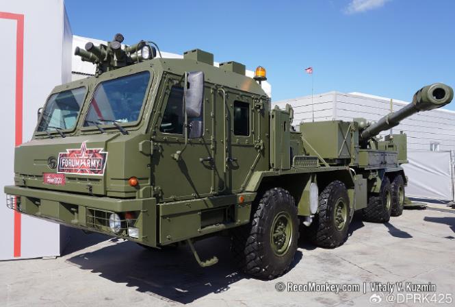 Rostec：俄罗斯最新的152毫米轮式自行榴弹炮2S43“锦葵”已在特别军事行