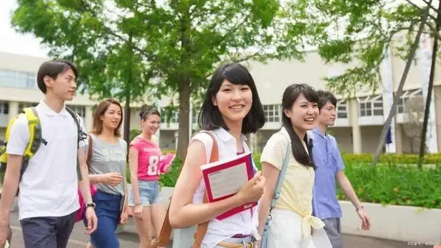 大学生入党与不入党的区别到底有多大？怎样才能顺利入党？