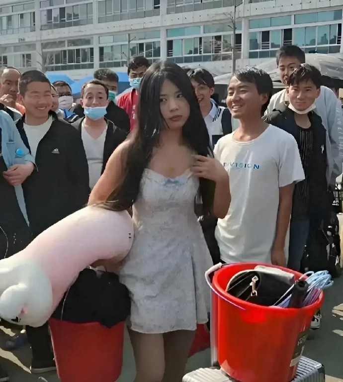电子厂又来新人了！ ​​​