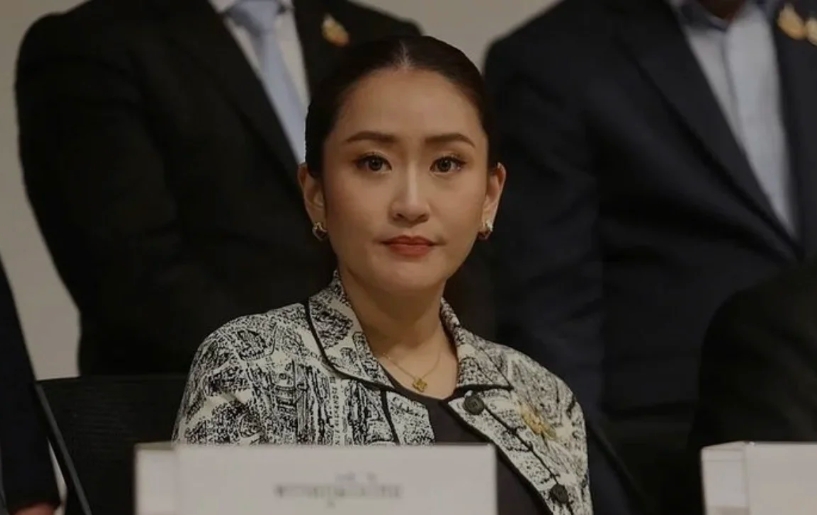 一位女性走上了权力巅峰！
佩通坦生于1986年，现年37岁，是泰国前总理他信之女