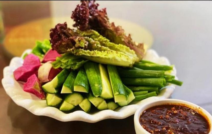 提到“蘸酱菜”，很多东北人的味蕾可能已经开始跃跃欲试。但与此形成鲜明对比的是，许