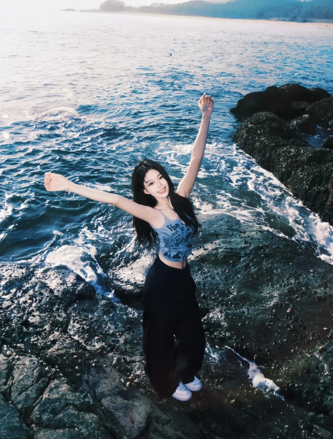海水和礁石的相互碰撞🌊
存一些海边拍照姿势