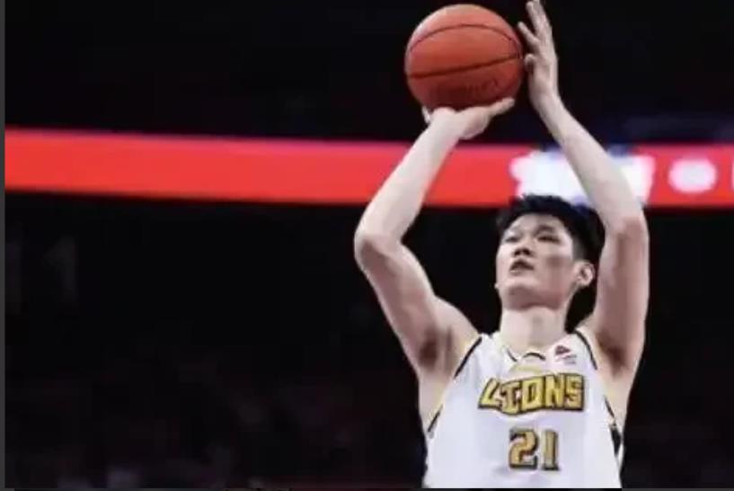 今天CBA公司公布了2025CBA全明星赛第二周球迷投票结果：目前胡金秋以589