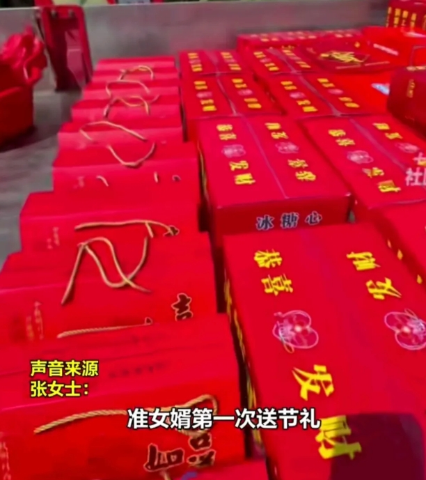 送个节礼这么夸张的吗？
山东临沂兰陵县，订婚后准女婿第一次上门开货车送中秋礼，当