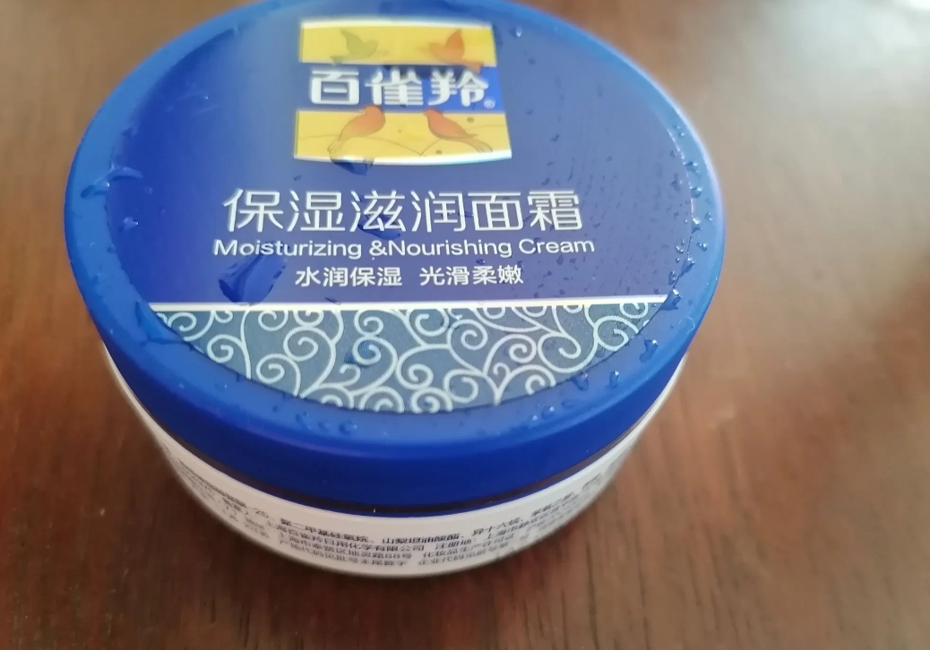 刚买了两盒百雀羚面霜，就看到了最新报道:有人举报，“百雀羚化妆品涉嫌添加禁用原料