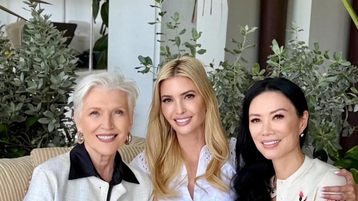 邓文迪与伊万卡，马斯克妈妈聚餐！穿新中式很东方美，还冠前夫姓