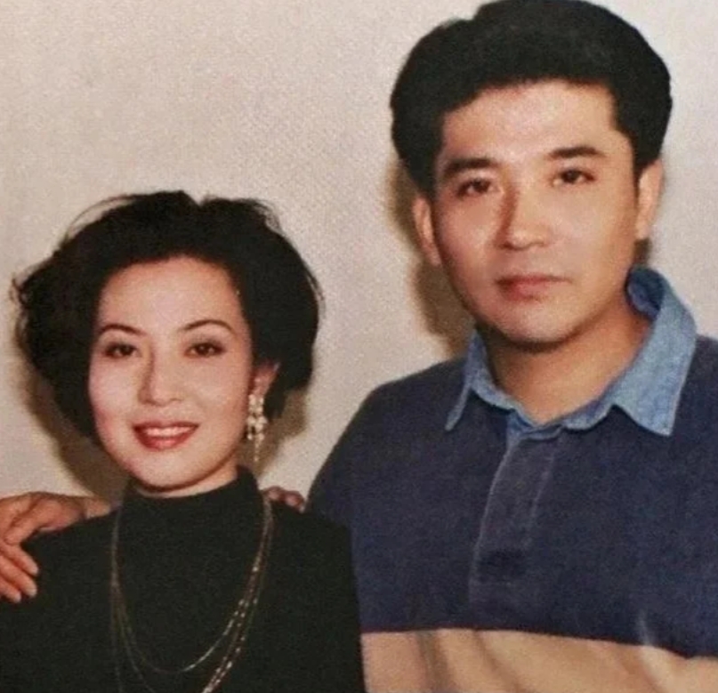 从钟表匠到影帝，不离不弃照顾病妻26年