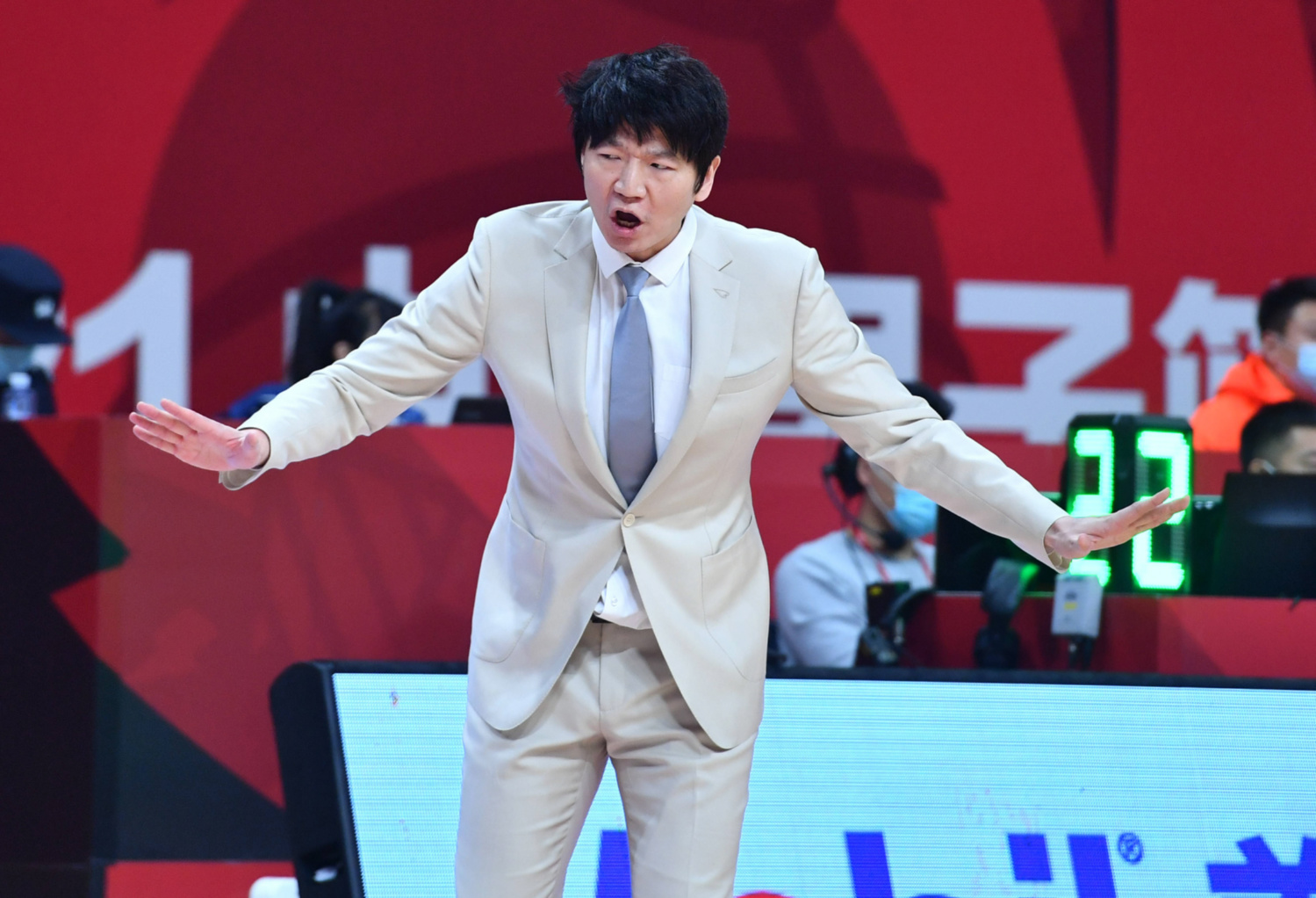 邱彪迎来了新的困境？还真有这个可能，那就是如何将现有的阵容完美地糅合在一起，并让