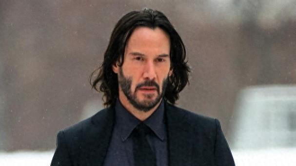 基努里维斯和桑德拉布洛克有缘无分，59岁娶了恋爱5年的白发女友