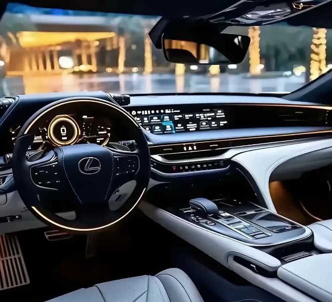 买了雷克萨斯的车主，没有一个不说雷克萨斯的车超值的。
咱就看看雷克萨斯的中控台，