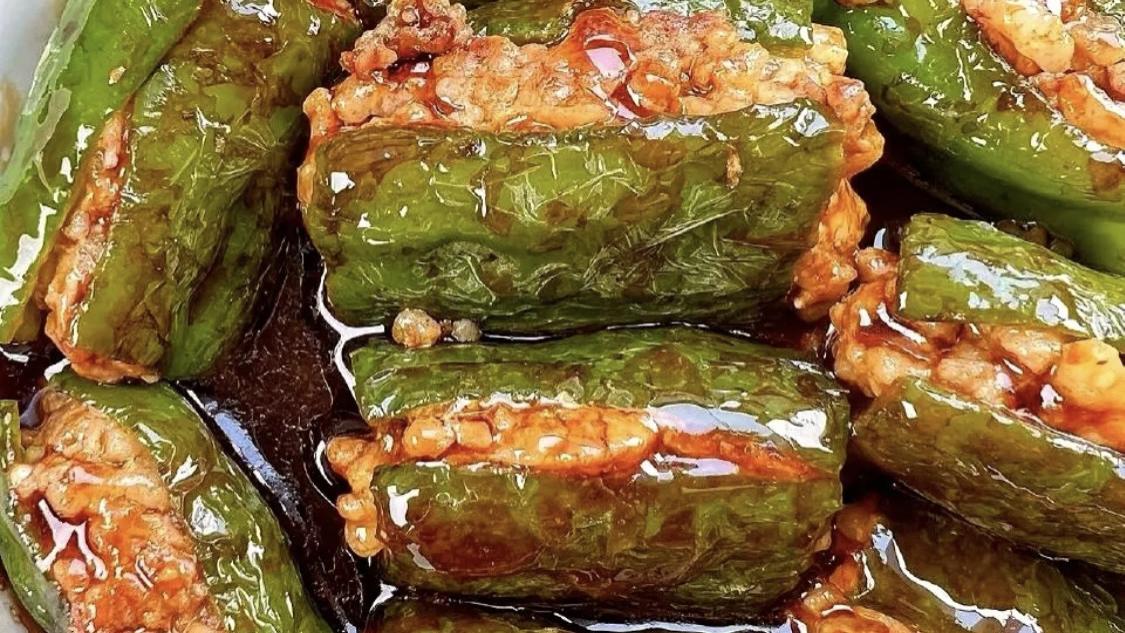 下饭菜“青椒酿肉”，香糯多汁鲜嫩下饭
