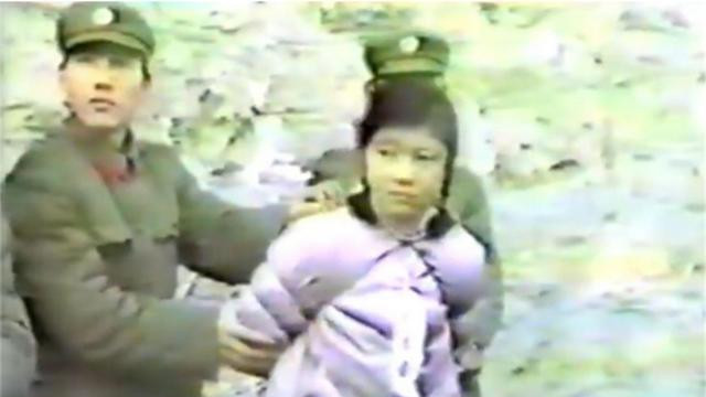 1983年严打真实画面，女子因流氓罪被判死刑，扫除数万犯罪