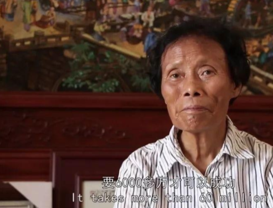 2011年，江西景德镇，1位81岁没上过学的老太太，变卖全部家产，历时5年，前后