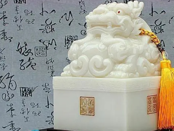 假如传国玉玺被找到了会怎样？
1.会当做故宫博物院的镇馆之宝，任何宝物都不可能和