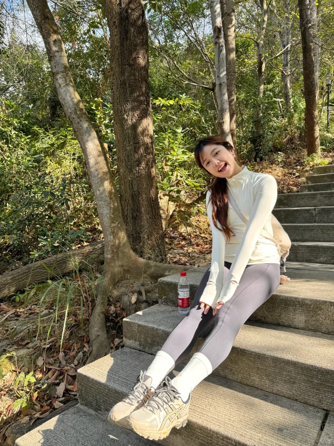 早起的阳光☀️和我
一周前天气很好的时候去爬的山，没想到忽然就速冻了
喜欢有阳光