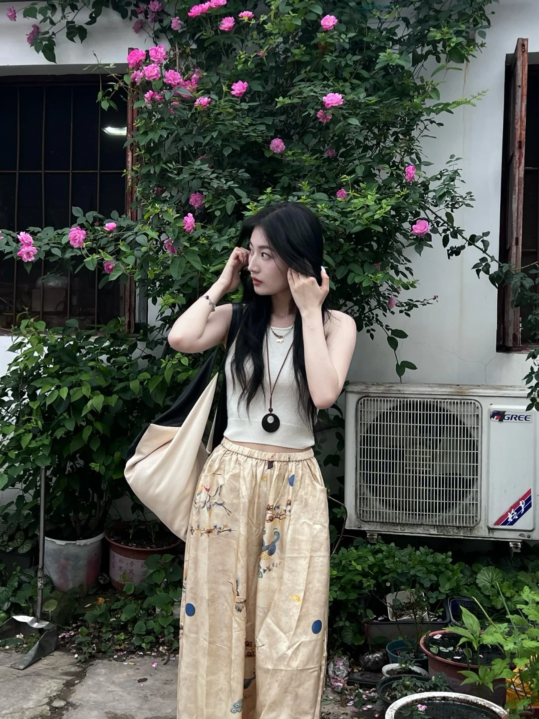 替大家提前过上五一假期了
坐在街边喝咖啡的惬意生活是谁在替我过🙂‍↔️
其实是