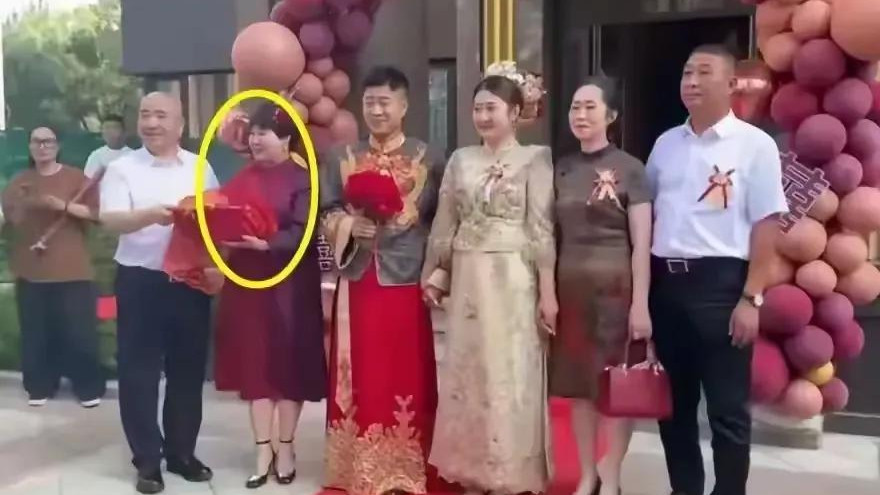 李琳身体不适，王梓嘉两口子赴杭州探望，如今很少与王亮一起直播