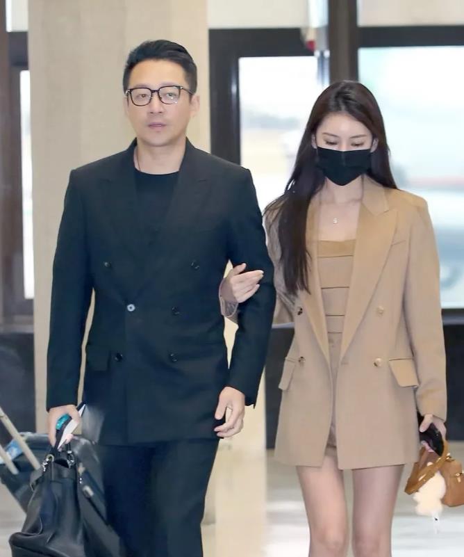 汪小菲简直“杀人诛心”！
简直要黄春梅的老命，前妻大S都没了，他也不放过前老岳母