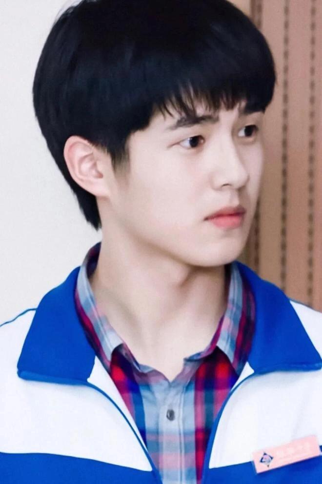 刘昊然不畏风波，重塑形象，青春风采再绽光